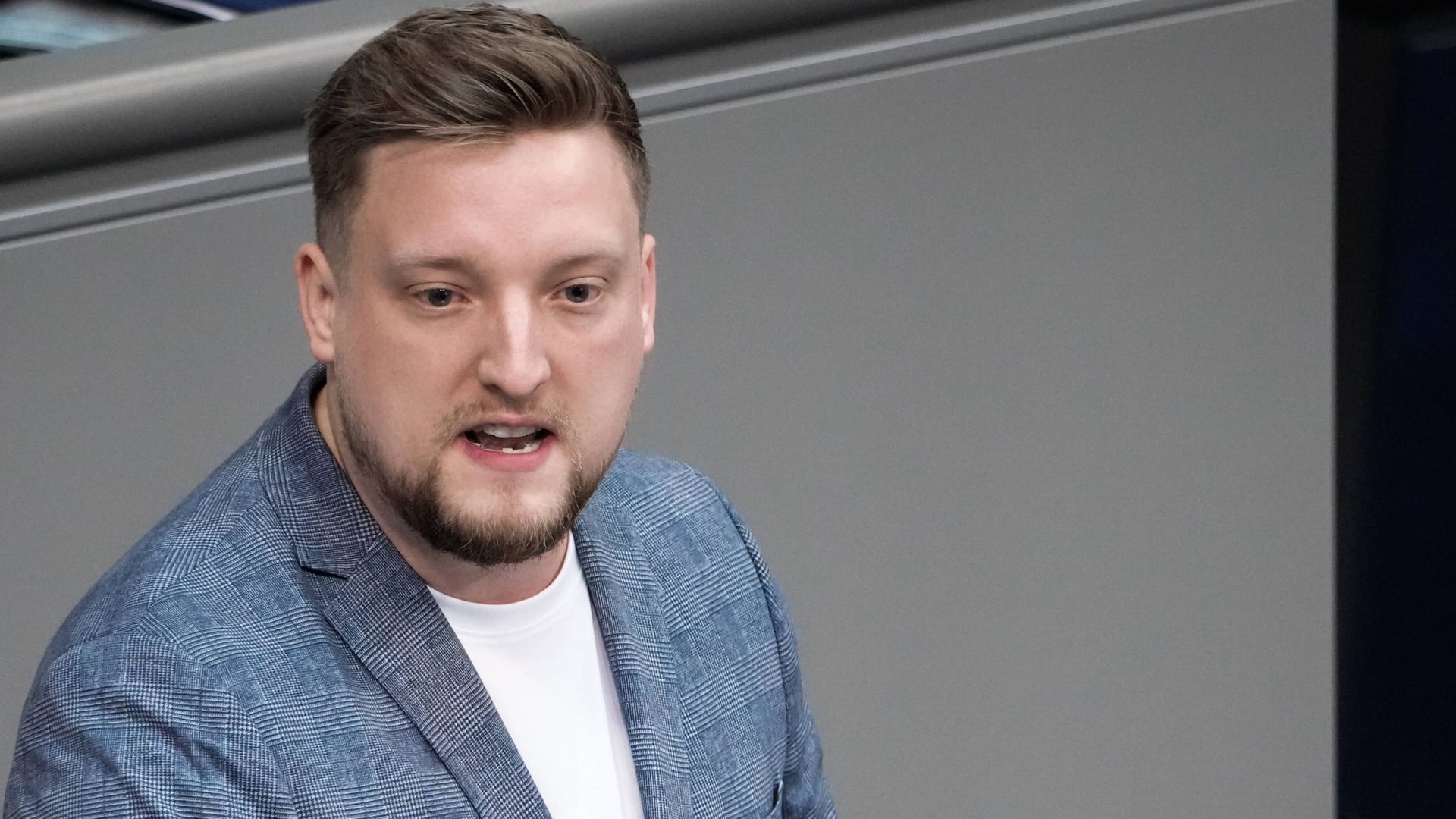 Jens Teutrine bei einer Bundestagsdebatte (Archivbild): Für den jungen FDP-Abgeordneten sorgt die Schuldenbremse für mehr Generationengerechtigkeit.