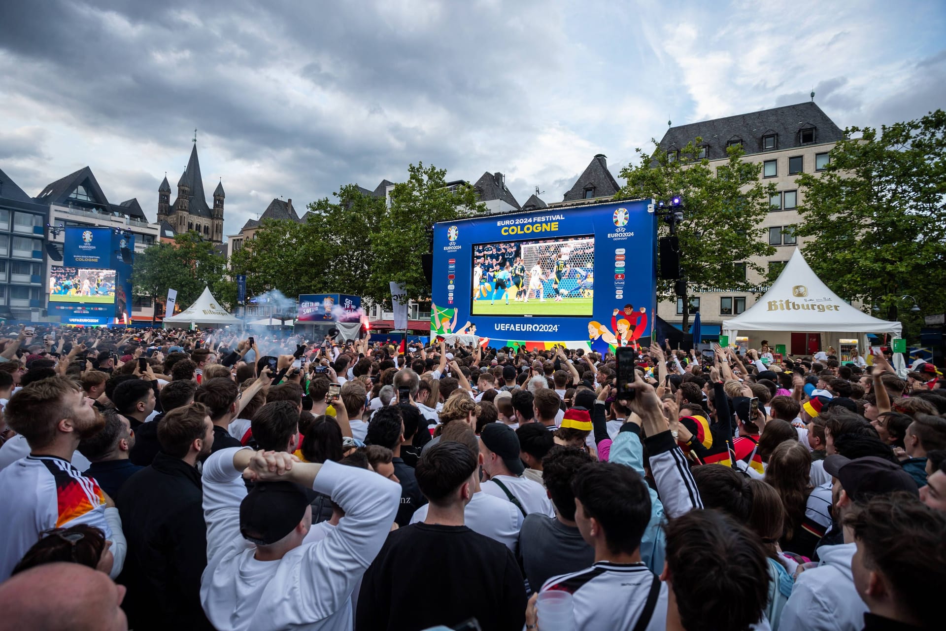 Der Public-Viewing-Bereich am Kölner Heumarkt: Wegen einer Unwetterwarnung werden die Fanzonen heute geschlossen.