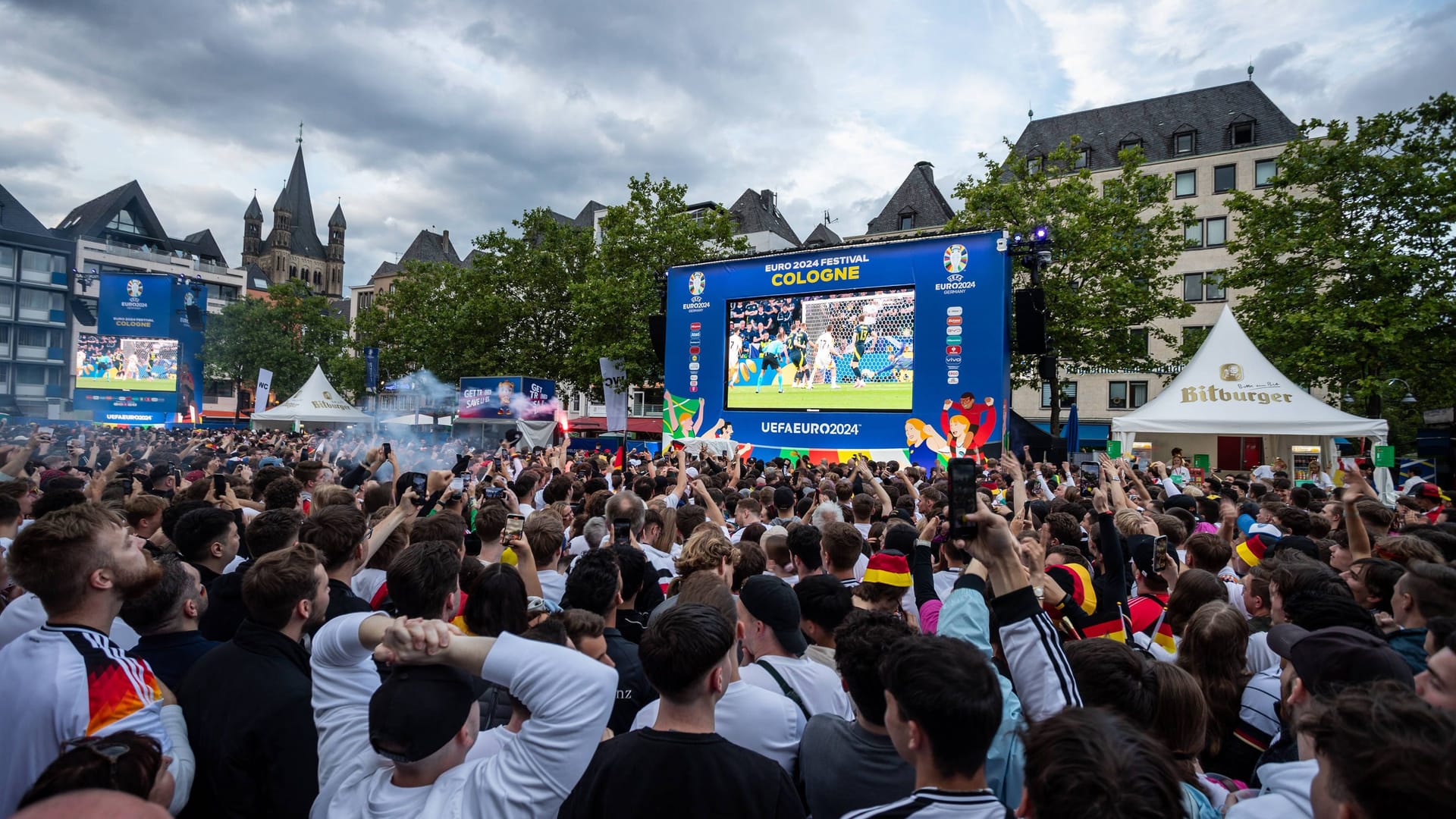 Der Public-Viewing-Bereich am Kölner Heumarkt: Wegen einer Unwetterwarnung werden die Fanzonen heute geschlossen.