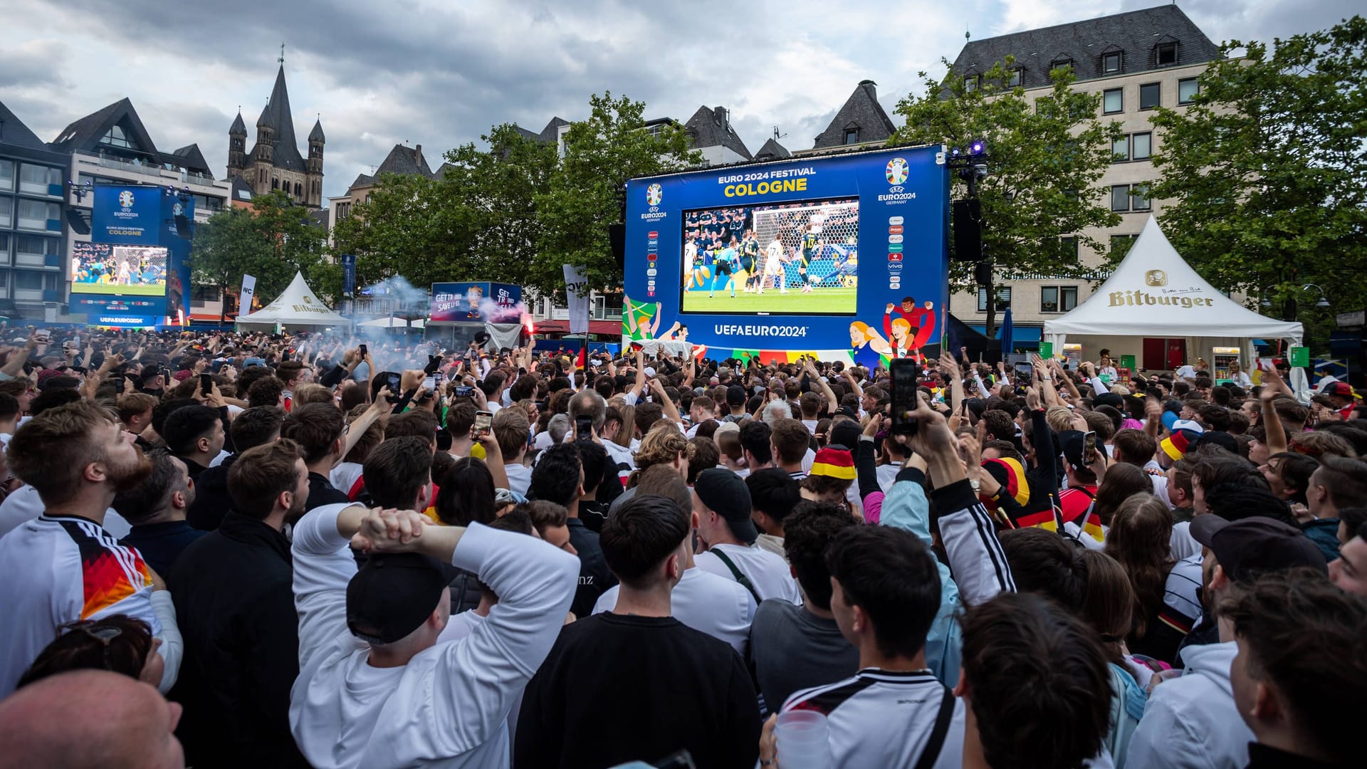 Der Public-Viewing-Bereich am Kölner Heumarkt: Wegen einer Unwetterwarnung werden die Fanzonen heute geschlossen.