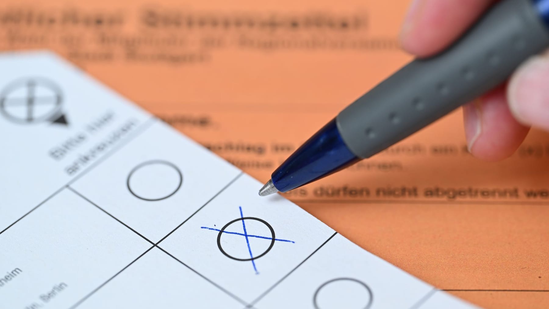 Wahlzettel Europawahl 2024 Schleswig Holstein Europawahl 2024: Das ist der Grund für die Reihenfolge der Parteien
