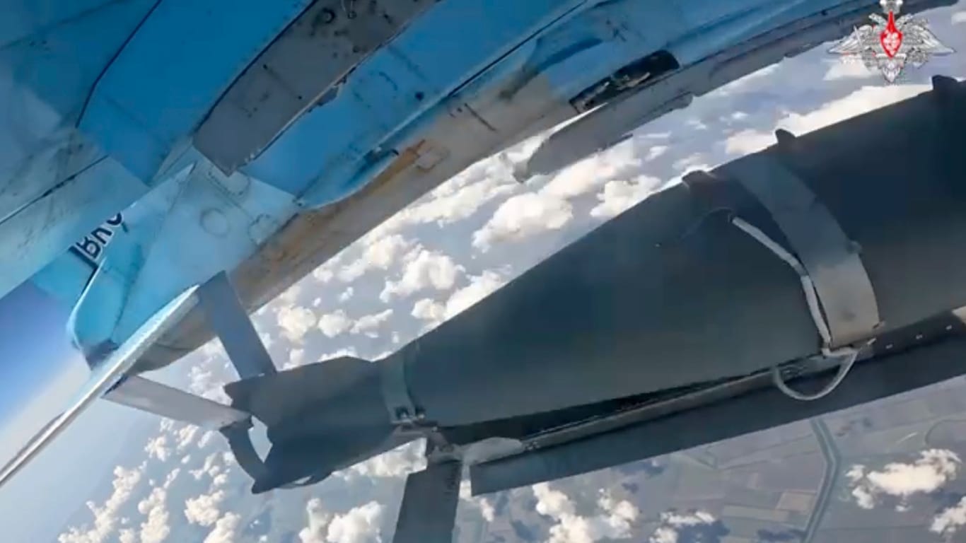 Abwurf einer Gleitbombe durch ein russisches Kampfflugzeug: Die Ukraine braucht mehr westliche Unterstützung, um zu bestehen.