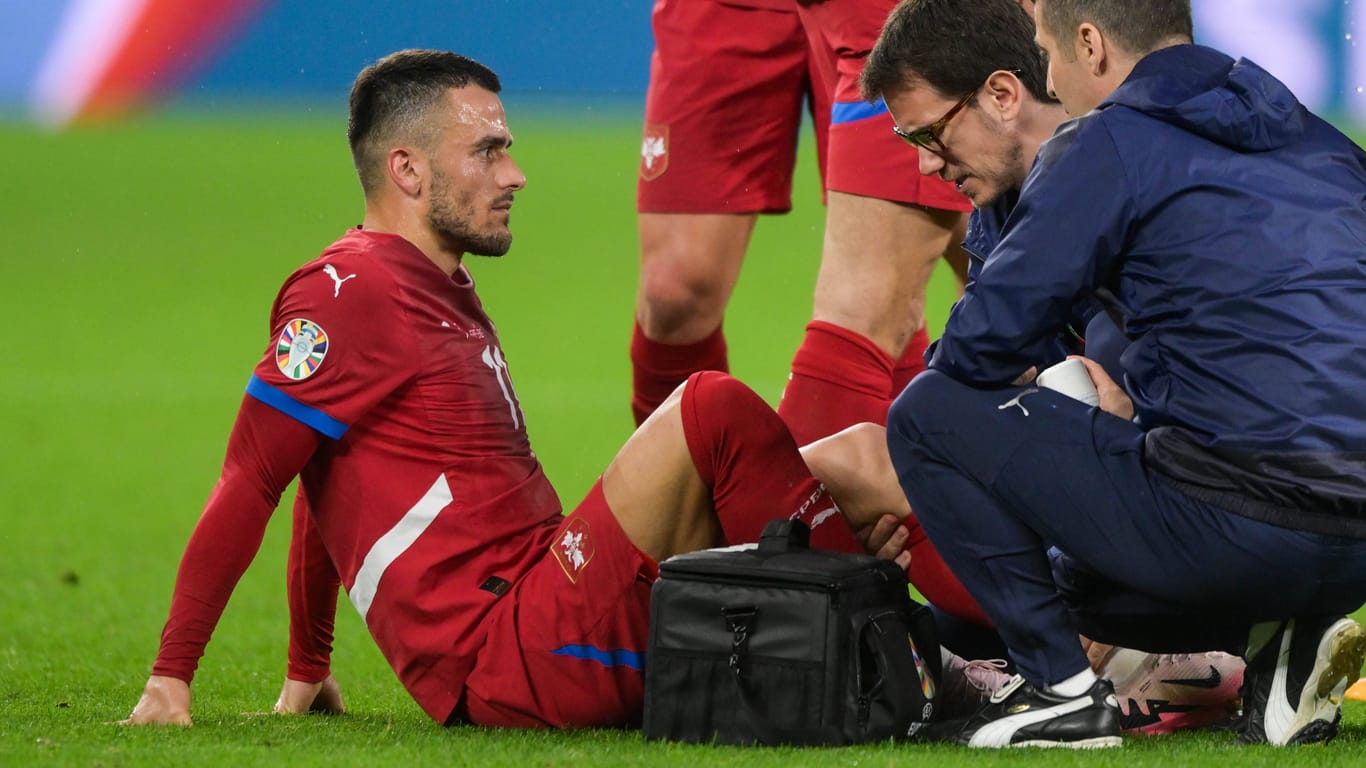 Filip Kostić: Der Ex-Frankfurter musste gegen England verletzt ausgewechselt werden.