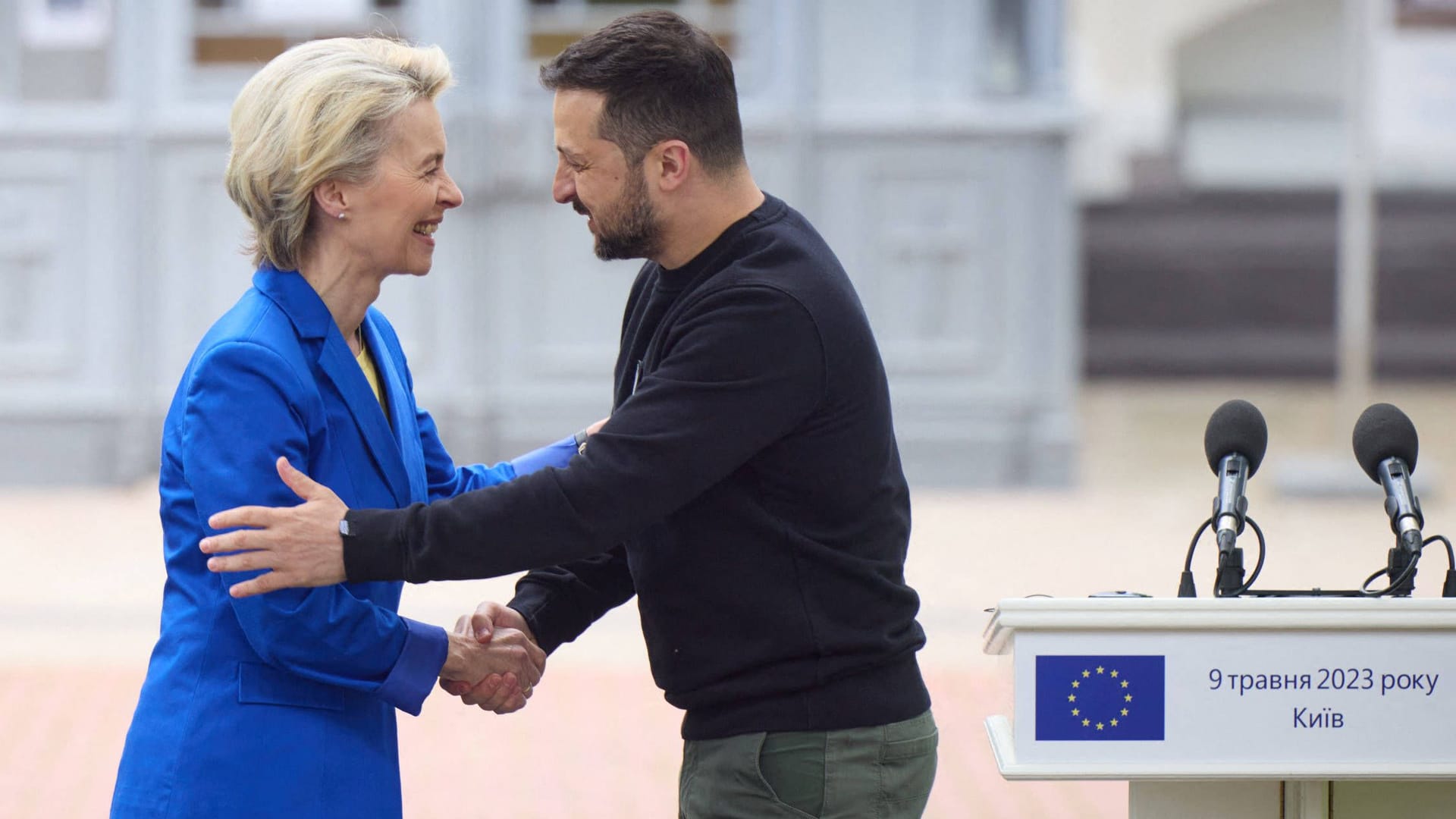 Ursula von der Leyen und Wolodymyr Selenskyj bei einem gemeinsamen Treffen im vergangenen Jahr (Archivbild): Es gilt als ausgeschlossen, dass die Ukraine vor Ende des Krieges Mitglied der EU werden könnte.