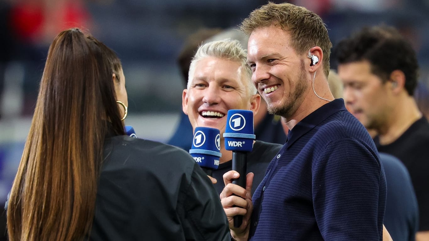 In Redelaune: Bundestrainer Nagelsmann mit ARD-Experte Schweinsteiger und -Moderatorin Schweinsteiger (v. li.).