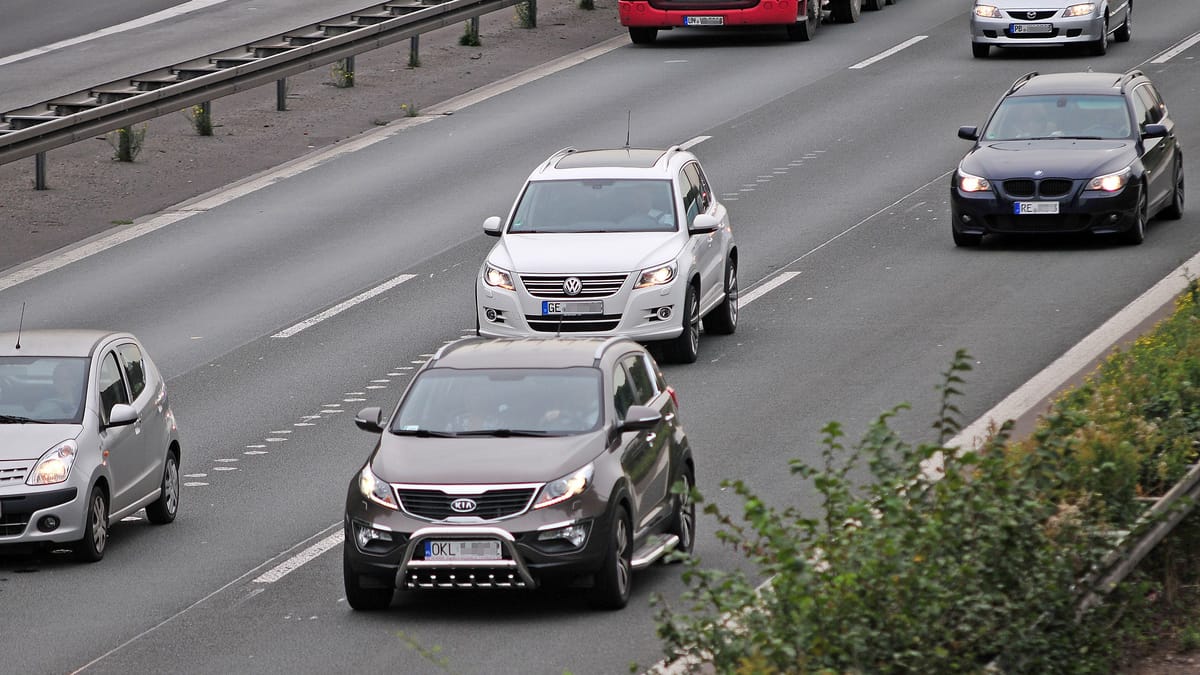 autobahn-unfall-was-ist-bei-einer-panne-auf-der-linken-spur-zu-tun