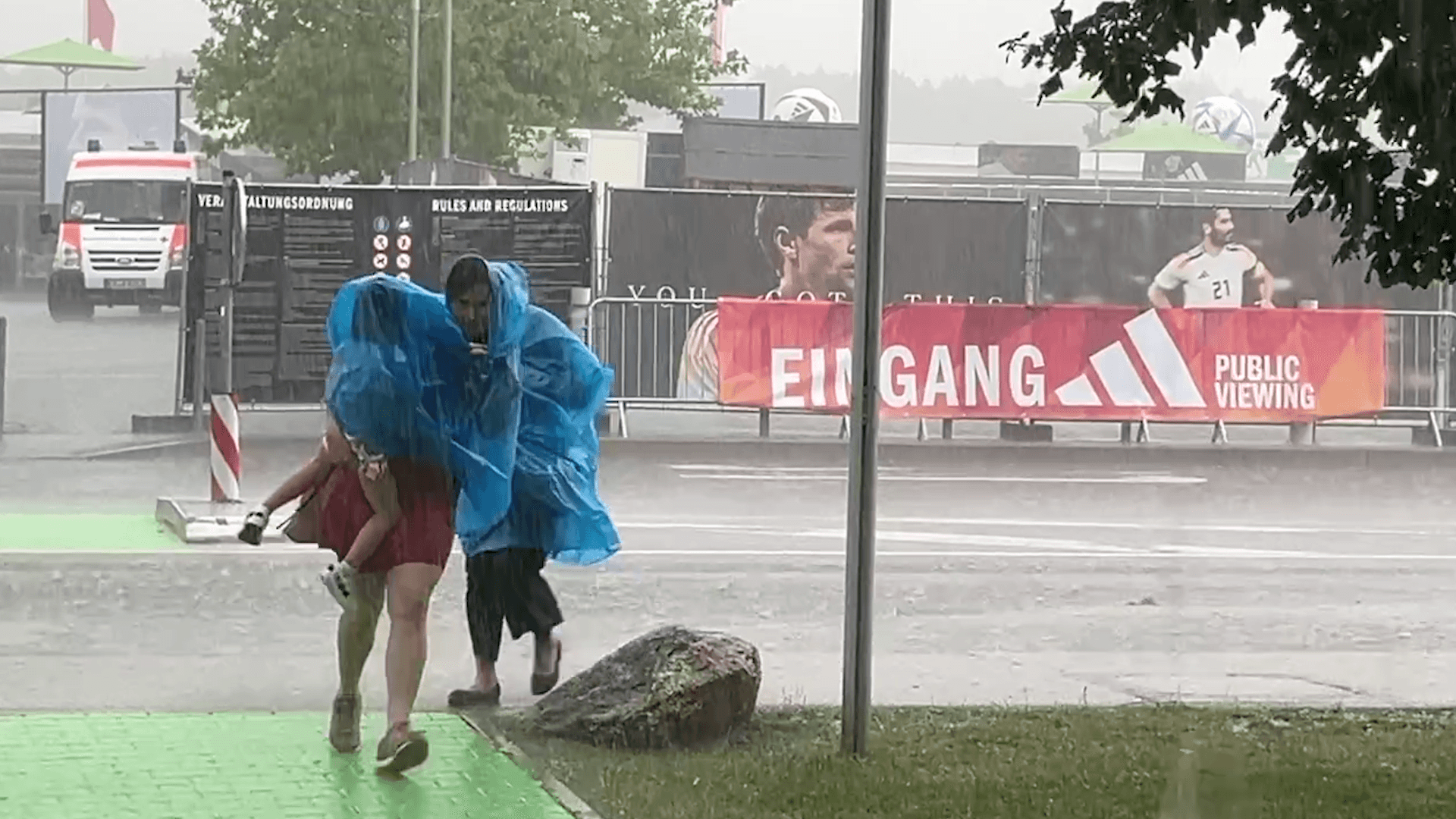Unwetter bei Wirtz-Autogrammstunde