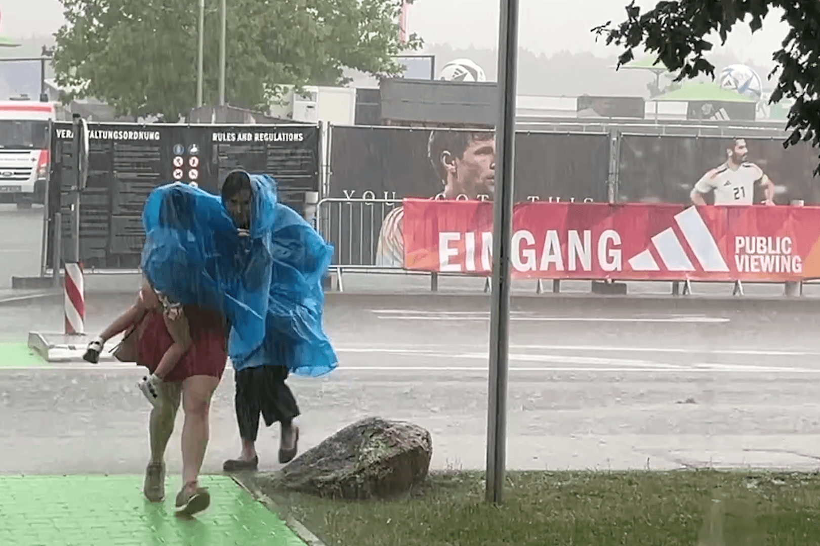 Unwetter bei Wirtz-Autogrammstunde