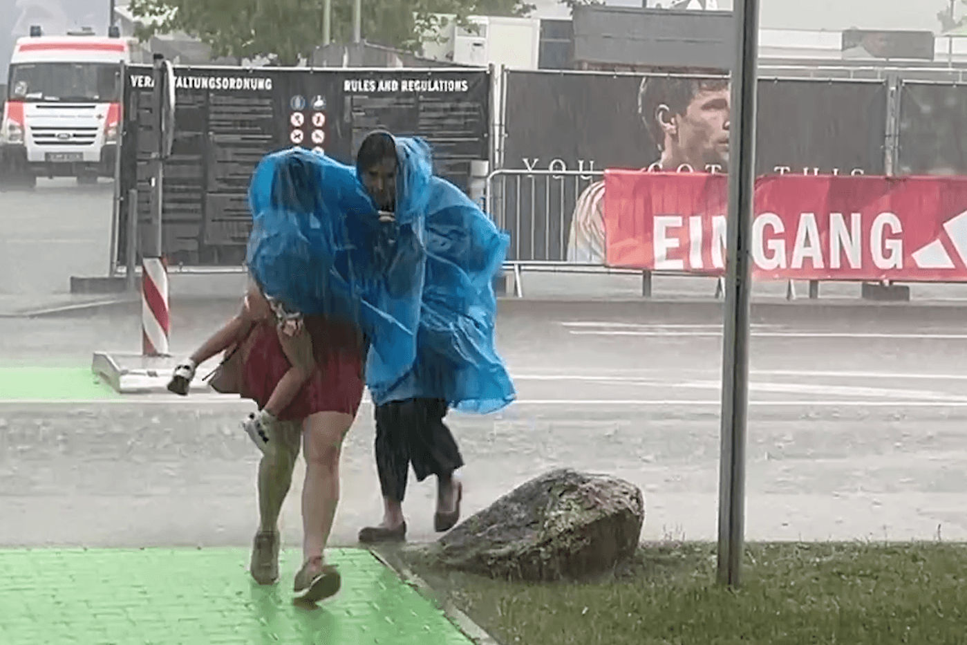 Unwetter bei Wirtz-Autogrammstunde