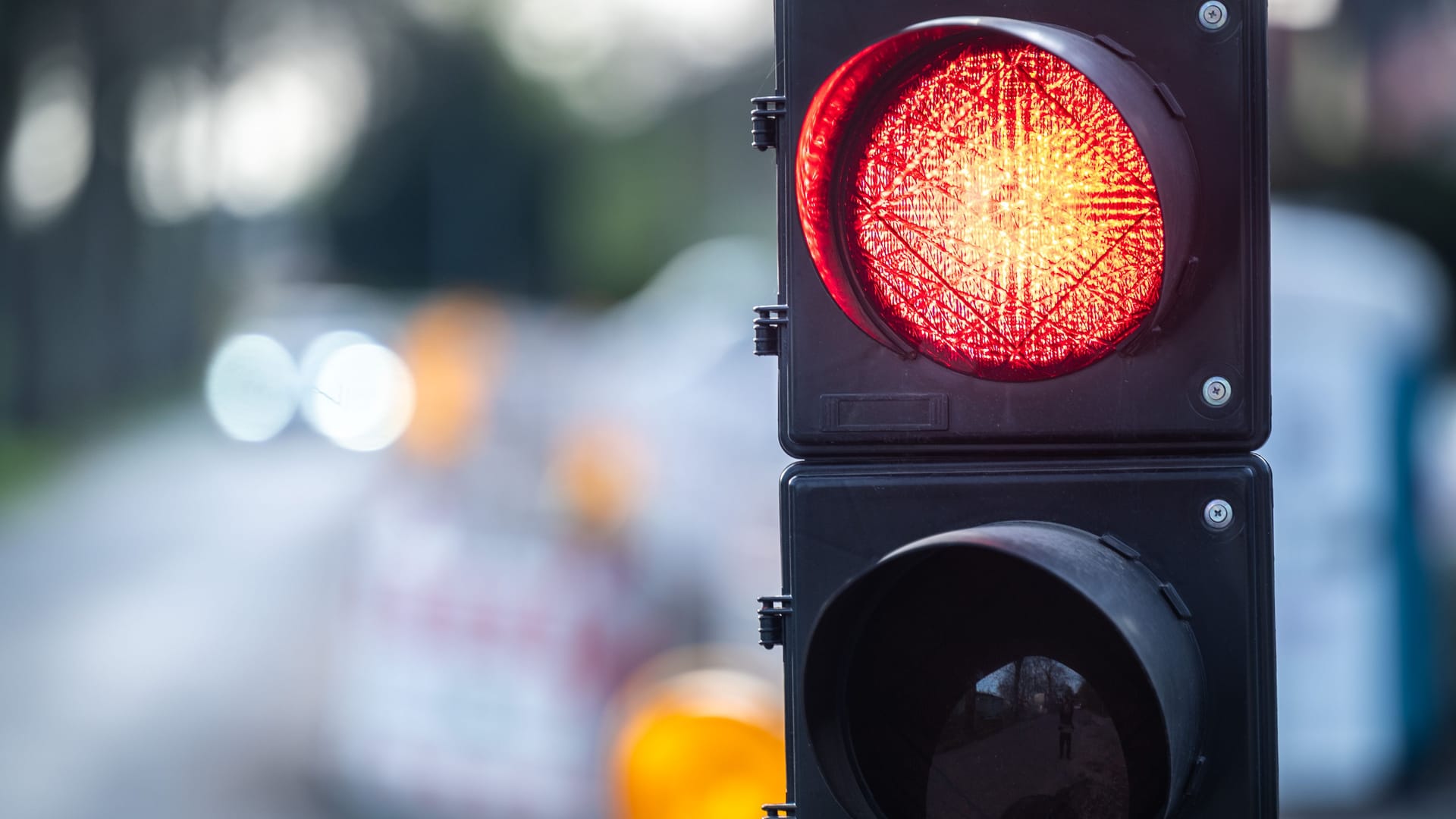 Rote Ampel: Wer sie missachtet, muss mit harten Konsequenzen rechnen.