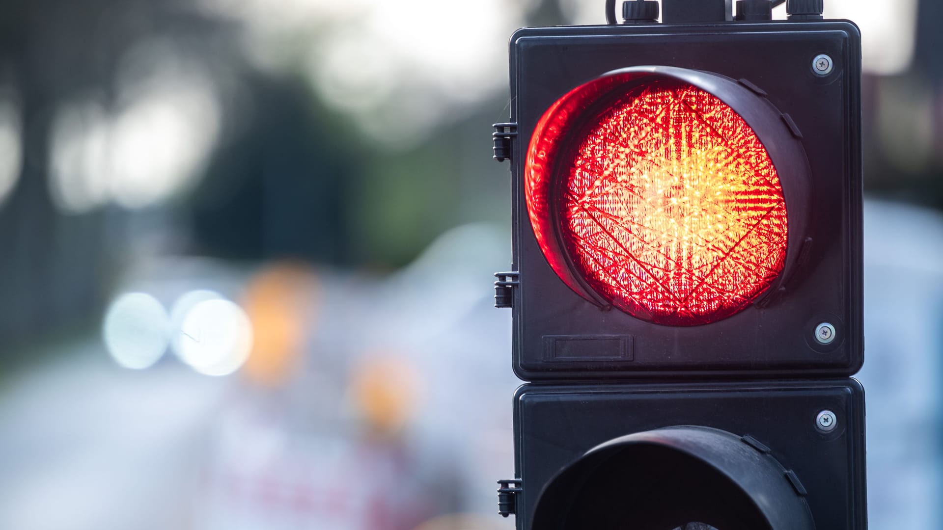 Rote Ampel: Wer sie missachtet, muss mit harten Konsequenzen rechnen.