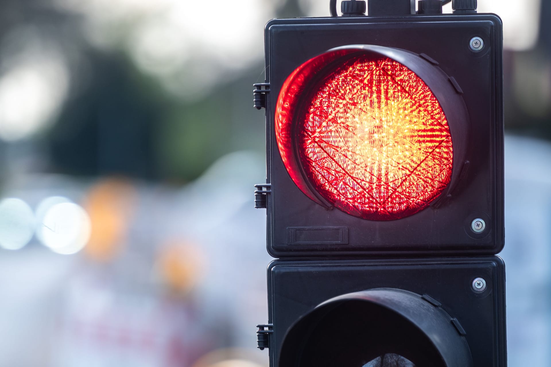 Rote Ampel: Wer sie missachtet, muss mit harten Konsequenzen rechnen.