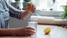 Zitronenwasser: Es enthält wertvolles Vitamin C.