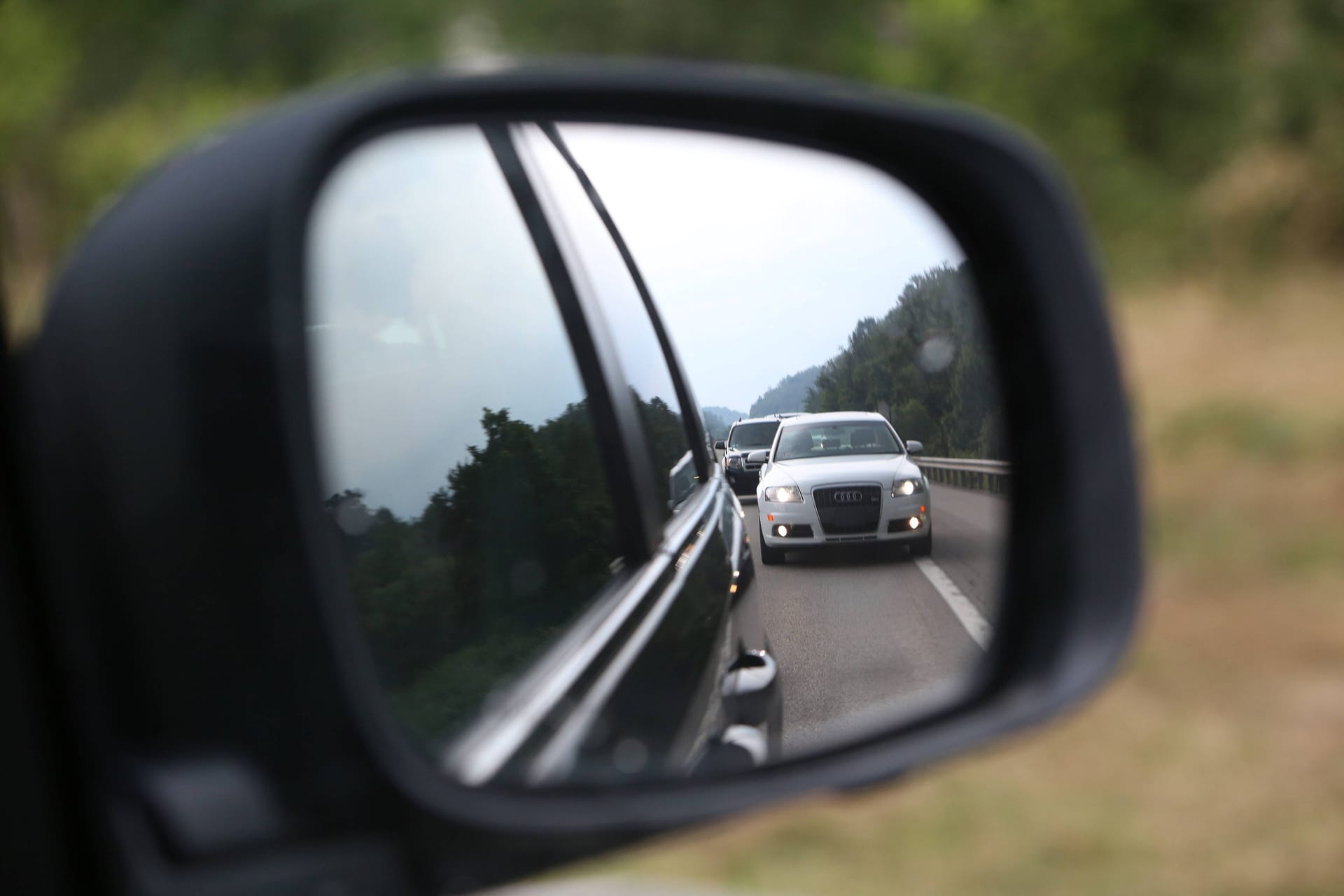 Lichthupe auf der Autobahn: Ist das erlaubt?