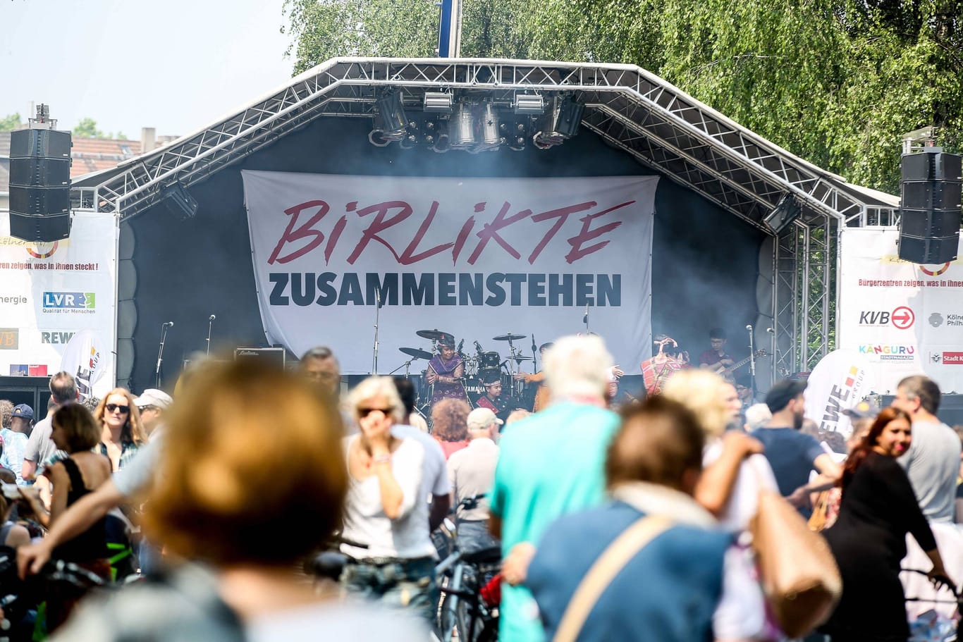 Bühne des Birlikte-Festivals (Archivbild): Die Veranstaltung fängt nun doch an.