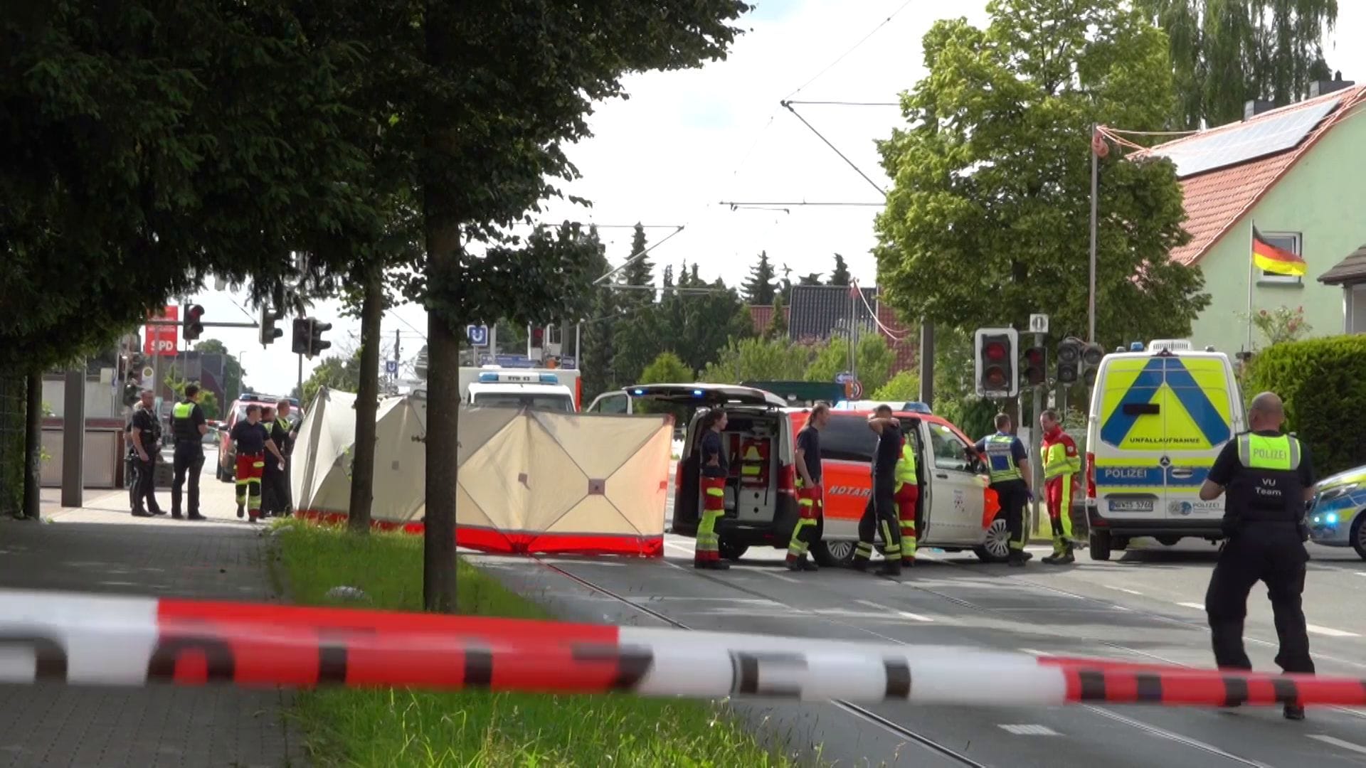 Unfallstelle in Brechten: Der junge Mann konnte trotz aller Reanimierungsversuche nicht mehr gerettet werden.