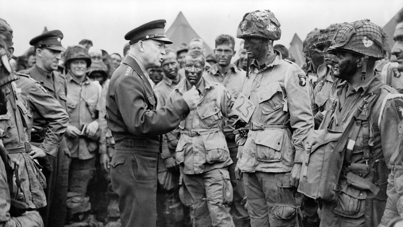 Dwight D. Eisenhower (l.v.) Der General wurde später US-Präsident.