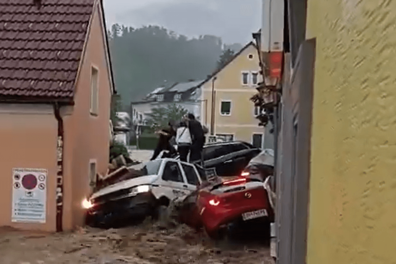 Hochwasser in Deutschfeistritz: Der Ort in Österreich ist aktuell von schwerem Hochwasser betroffen.
