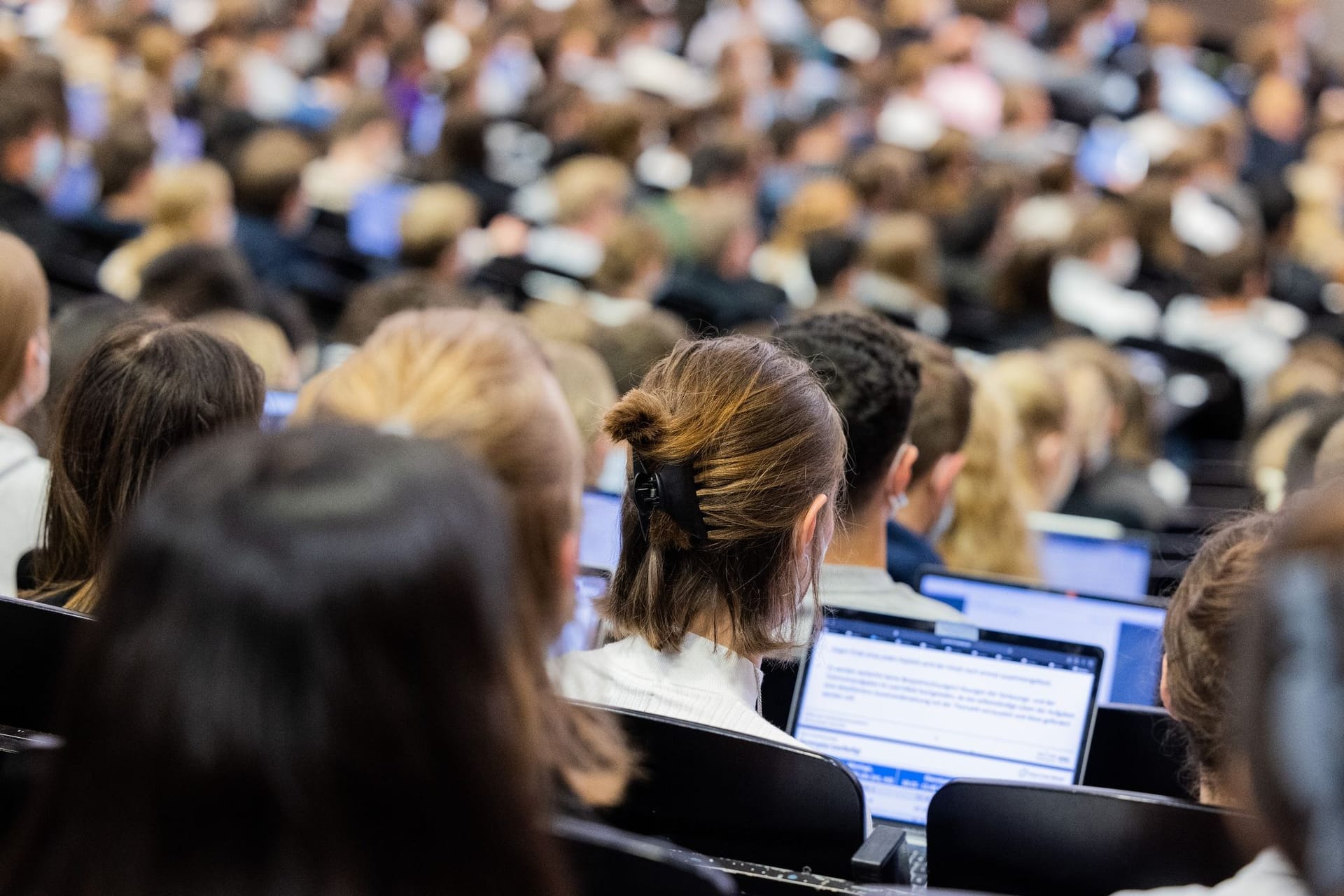 Studierende im Hörsaal