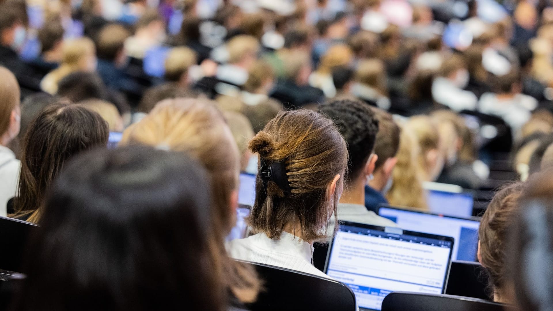 Studierende im Hörsaal