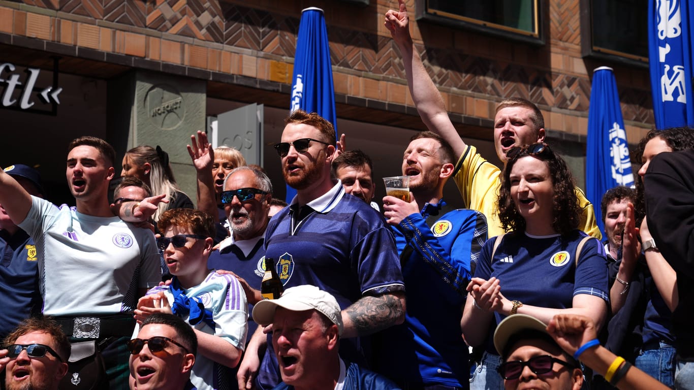 Schottische Fans auf dem Marienplatz: Die beiden Vorfälle blieben bislang Ausnahmen.