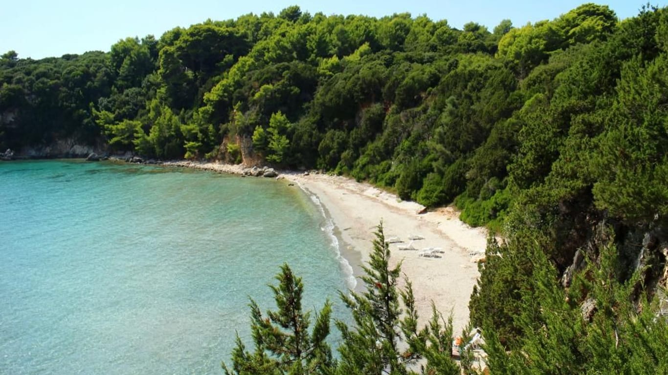 Der Skala Beach befindet sich in der Nähe der Siedlung Valanidorrachi.