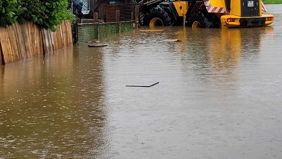 Überschwemmung im bayrischen Fischach am Samstag