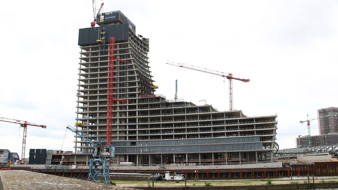 Der Elbtower in der Hafencity immer noch eine Baustelle: Großmieter Signal Iduna gibt die Hoffnung auf eine Fertigstellung nicht auf.