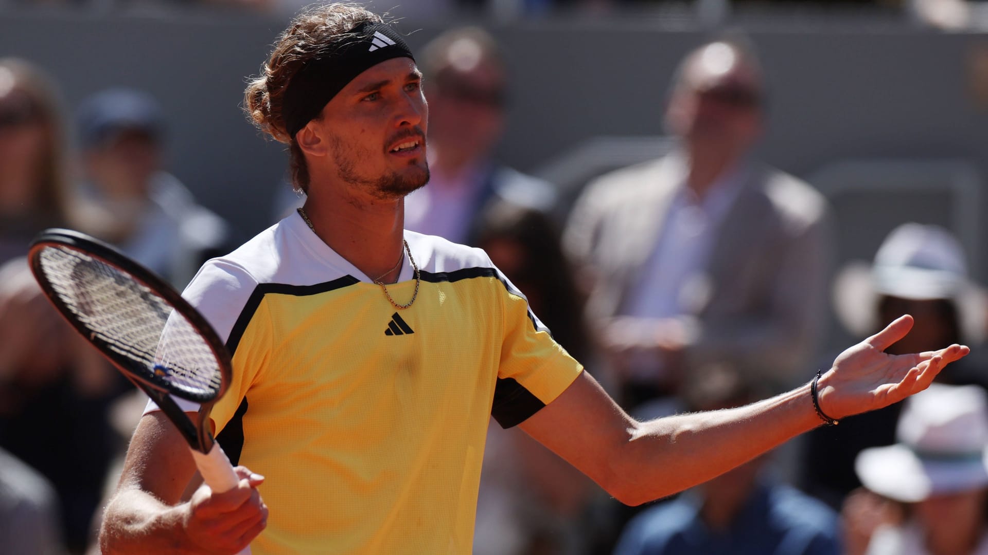 Alexander Zverev ratlos: Im French-Open-Finale kam es zu einer Fehlentscheidung gegen ihn.