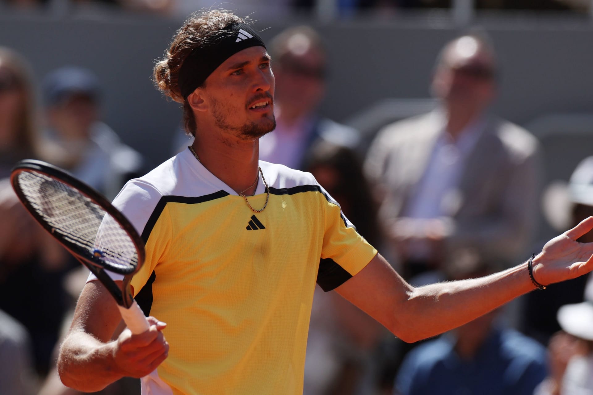 Alexander Zverev ratlos: Im French-Open-Finale kam es zu einer Fehlentscheidung gegen ihn.