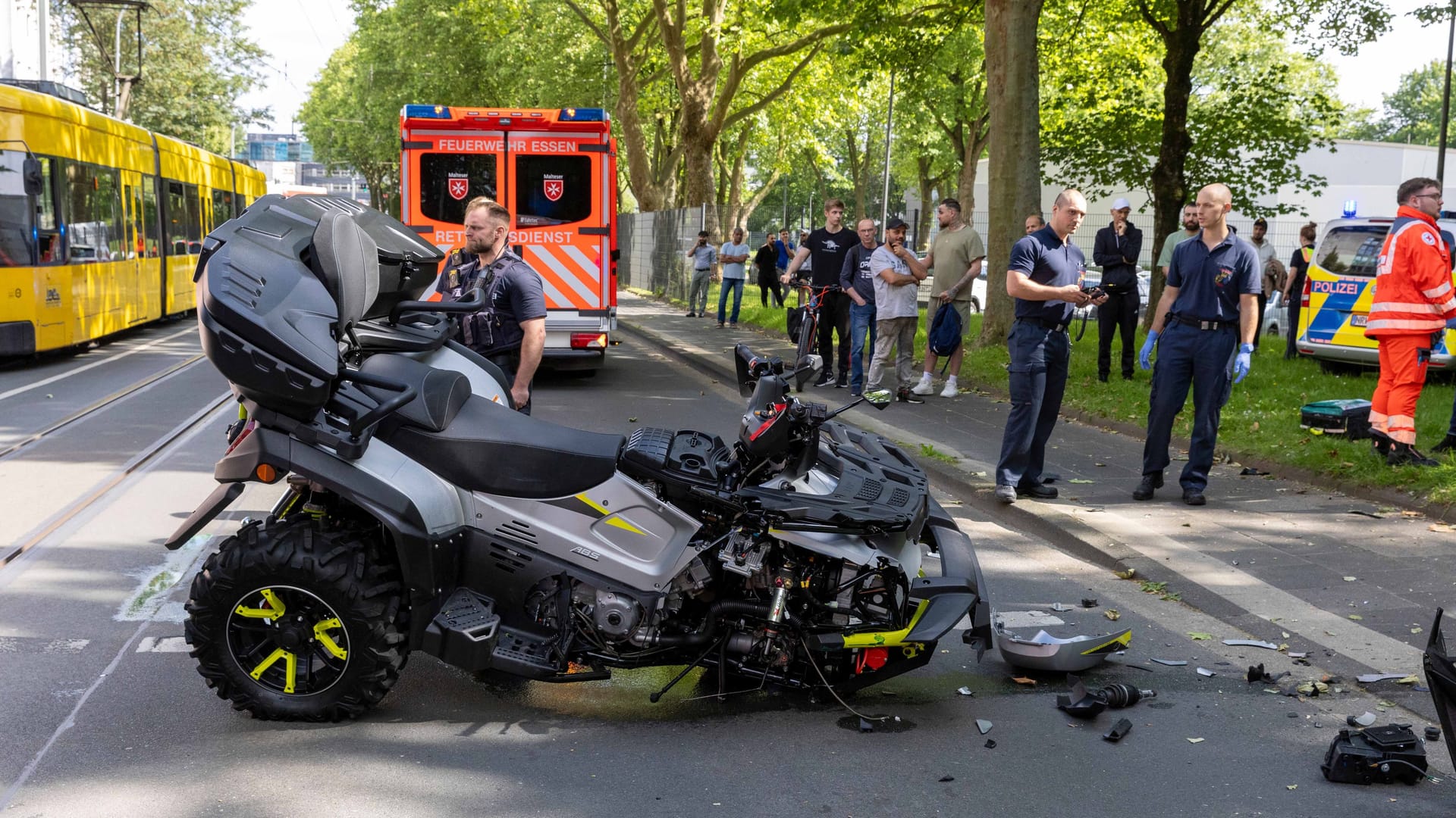 Das verunfallte Quad: Ein Kind wurde von herumfliegenden Fahrzeugteilen getroffen.