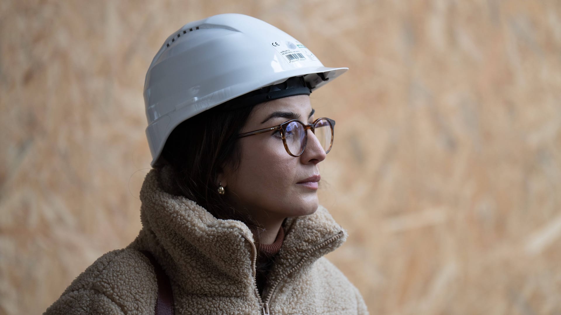 Grünen-Politikerin Tuba Bozkurt bei einem Termin auf einer Baustelle in Zehlendorf (Archivfoto): Ihr Zwischenruf sei "pietätlos und unanständig" gewesen, sagt sie.