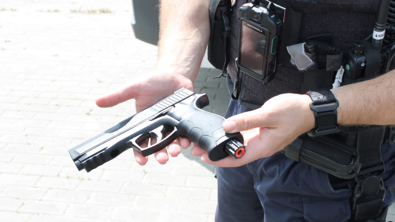 Eine beschlagnahmte Gaswaffe: Diese wurde bei der Grenzkontrolle gefunden.
