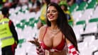 "Miss Croatia" Ivana Knoll bei der WM in Katar 2022 (Archivfoto): Auch die EM in Deutschland will sie nicht verpassen.