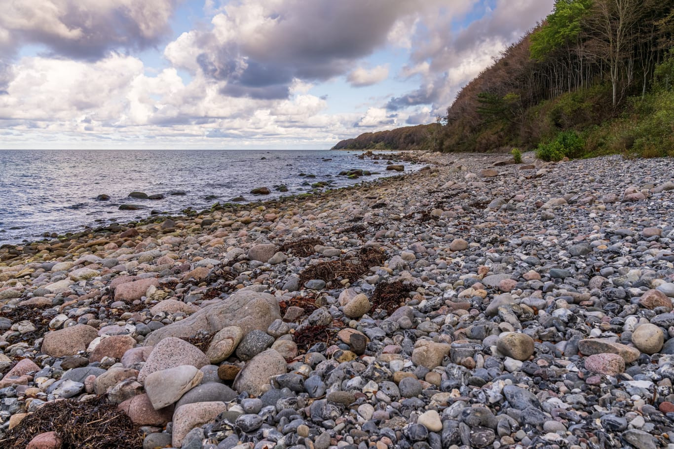 Der Strand von Nonnevitz auf Rügen: Hier wurde ein toter Taucher angespült.