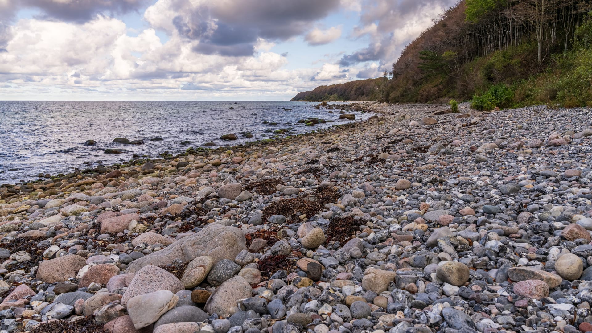 Der Strand von Nonnevitz auf Rügen: Hier wurde ein toter Taucher angespült.