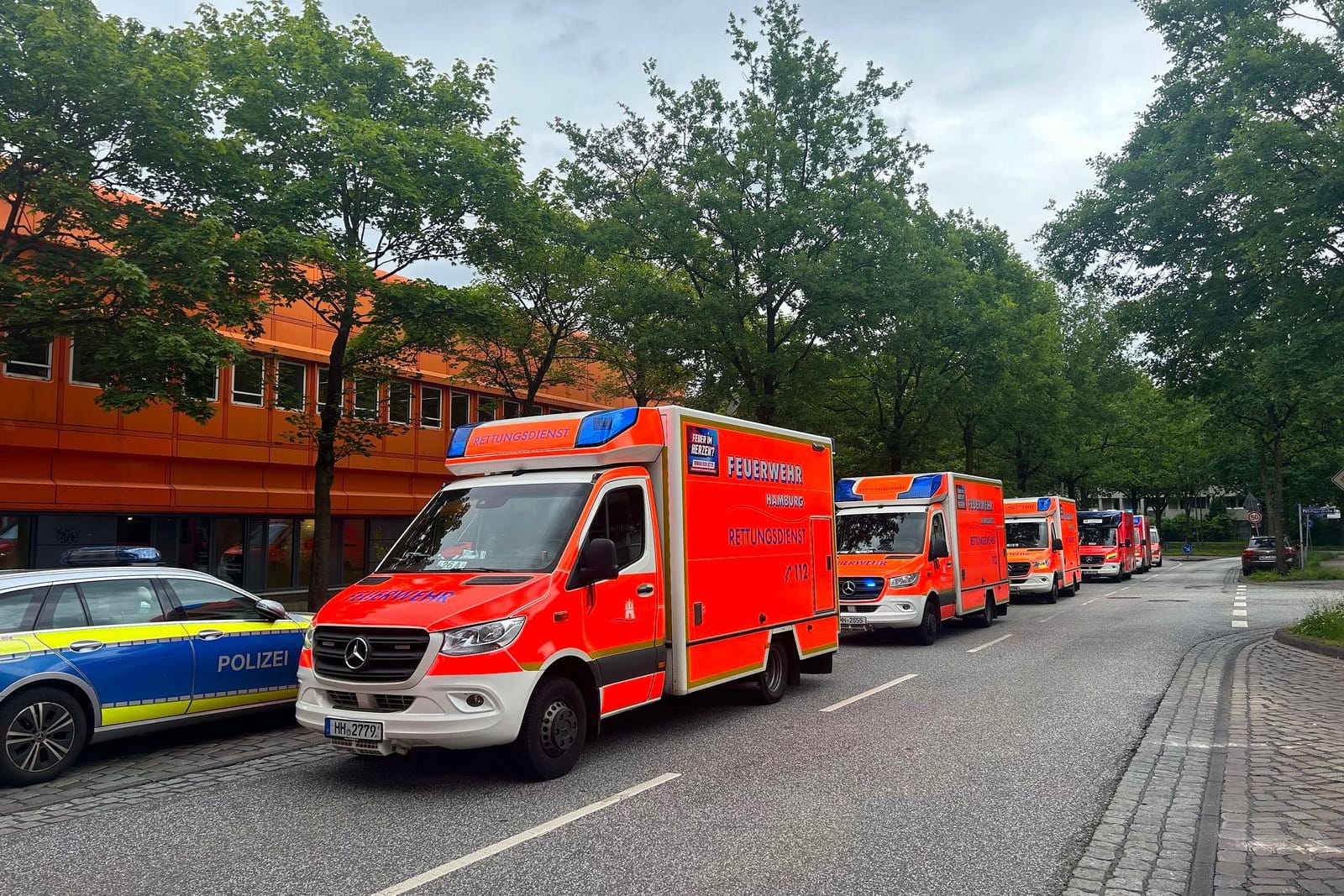 Einsatz an der Stadtteilschule Mümmelmannsberg: Ein Jugendlicher hatte in einem Kunstraum Pfefferspray versprüht.