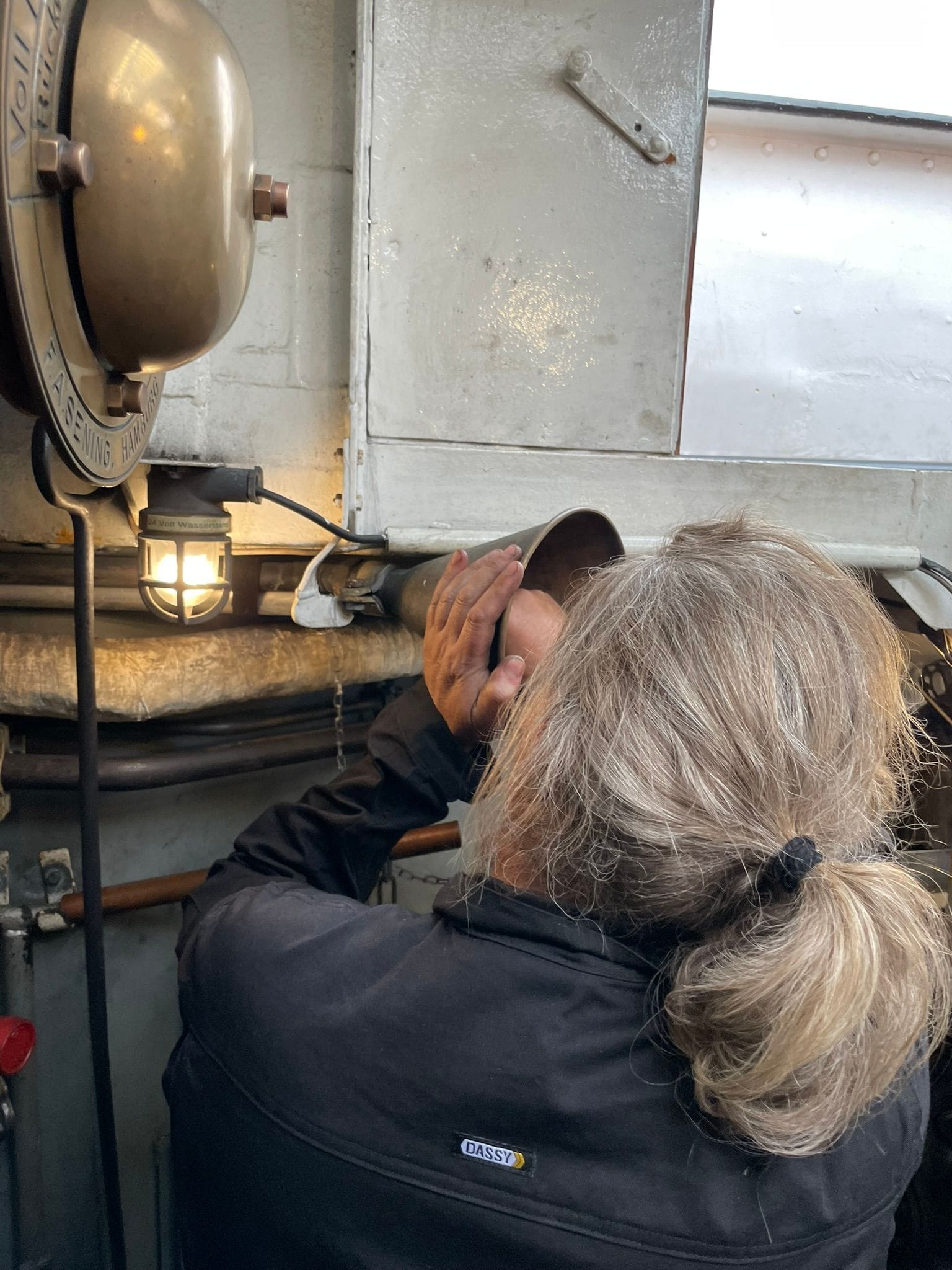 Das "Telefon" an Bord: Über ein Rohr kann der Kapitän mit der Besatzung im Maschinenraum sprechen.