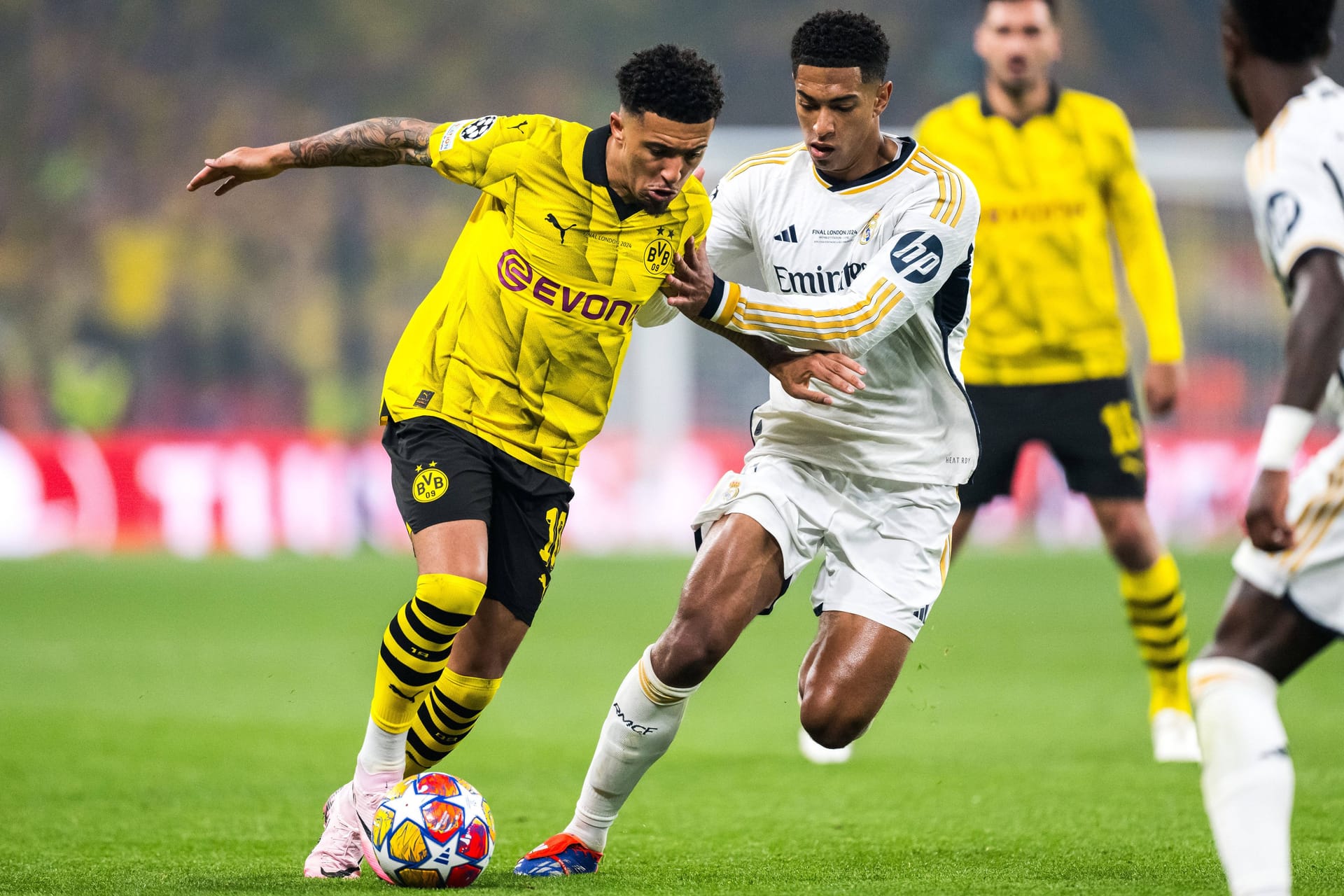 Jadon Sancho: Über weite Strecken der Partie weitestgehend unsichtbar. Im Anlaufen aber bemüht. In der 63. Minute mit guter Spieleröffnung, die eine Kopfballchance von Füllkrug einleitete. Ansonsten ohne wirkliche Highlights. Note 4