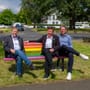EM 2024 in Düsseldorf: Regenbogenbänke schmücken den Weg am Rhein zur Arena
