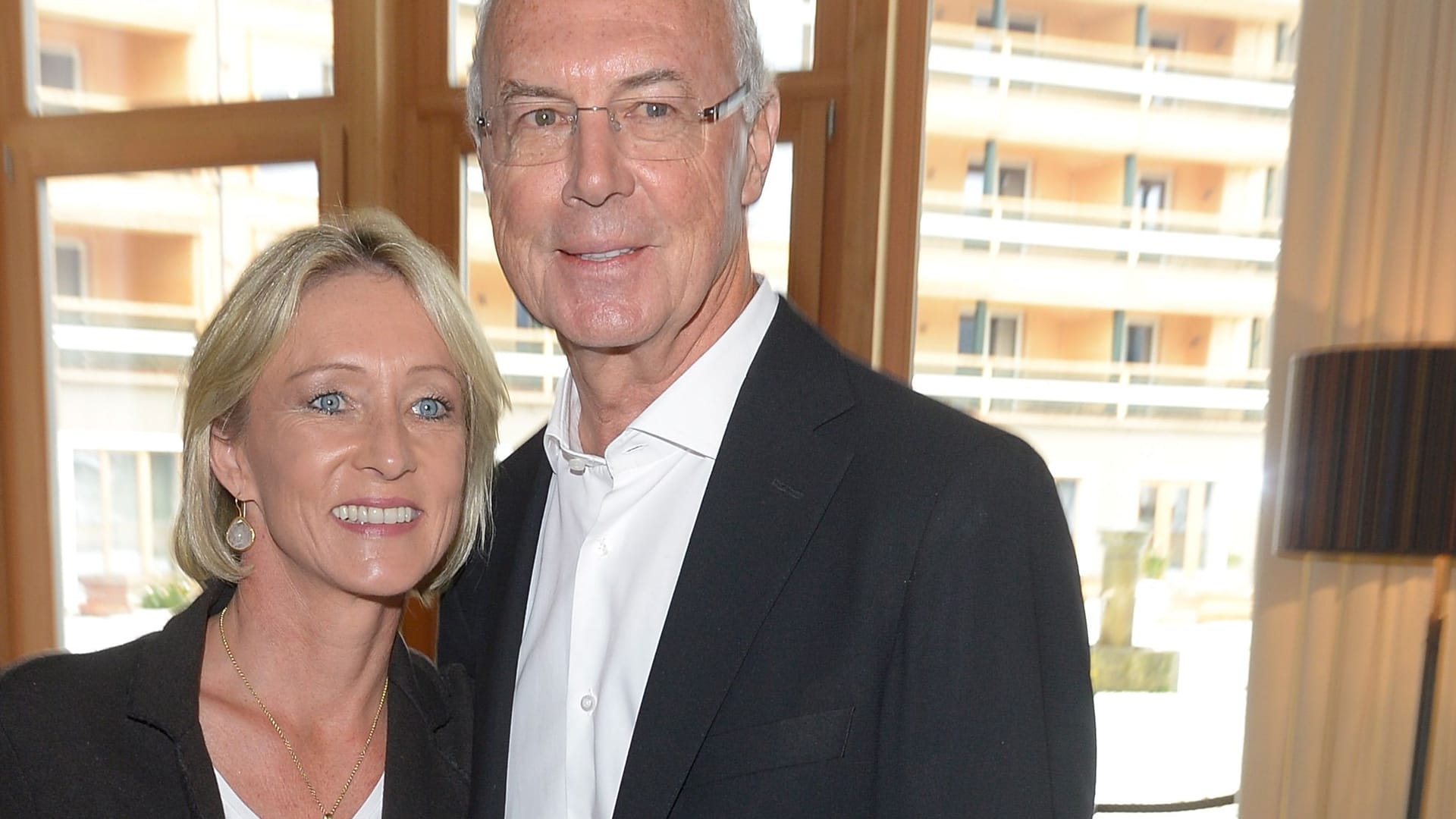 Heidi und Franz Beckenbauer posieren im Country Club in Kitzbühel.