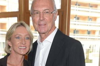 Heidi und Franz Beckenbauer posieren im Country Club in Kitzbühel.