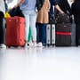 Niedersachsen: Stau & Warten am Flughafen zum Start der Sommerferien | Urlaub