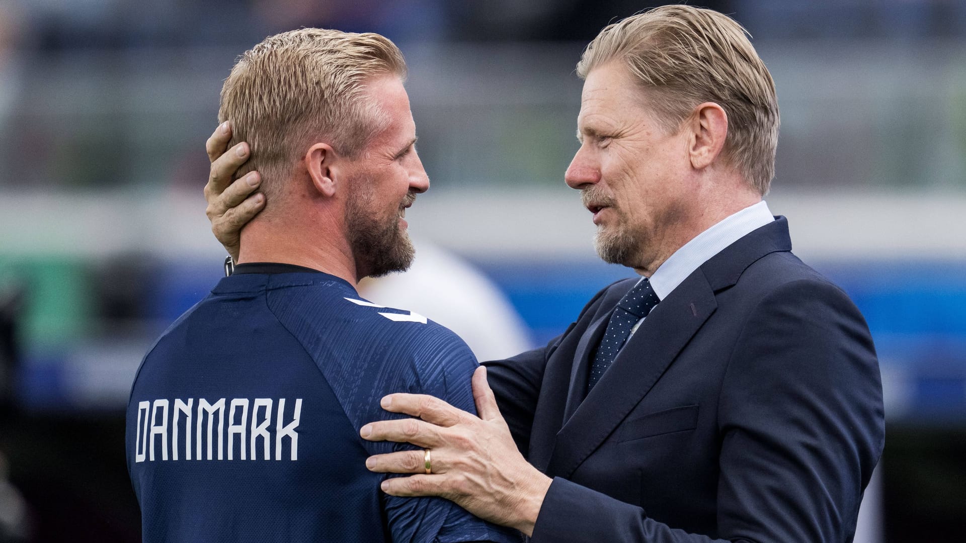 Kasper und Peter Schmeichel (r.): Der Torhüter Dänemarks und sein Vater, der früher ebenfalls Torwart war.