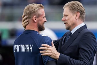 Kasper und Peter Schmeichel (r.): Der Torhüter Dänemarks und sein Vater, der früher ebenfalls Torwart war.