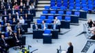 Sie kamen dem Wunsch ihrer Fraktion nicht nach: Die AfD-Abgeordneten Albrecht Glaser (2. Reihe), Rainer Kraft, Joachim Wundrak und Norbert Kleinwächter (1. Reihe von links) bei der Rede des ukrainischen Präsidenten im Bundestag.