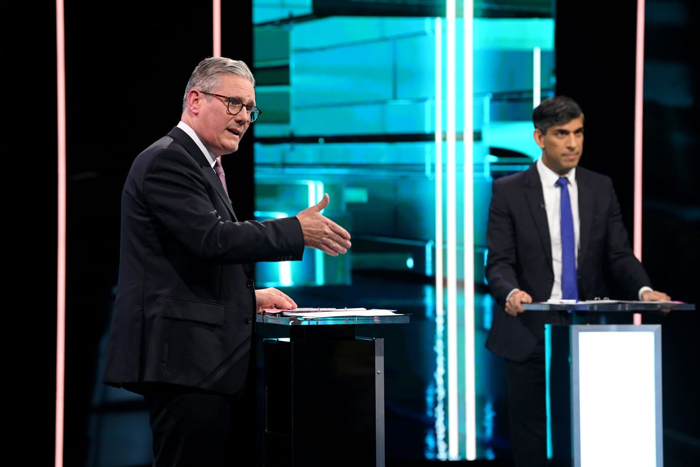 Oppositionsführer Keir Starmer (l.) und Premierminister Rishi Sunak lieferten sich im Sender ITV ein erbittertes Duell.