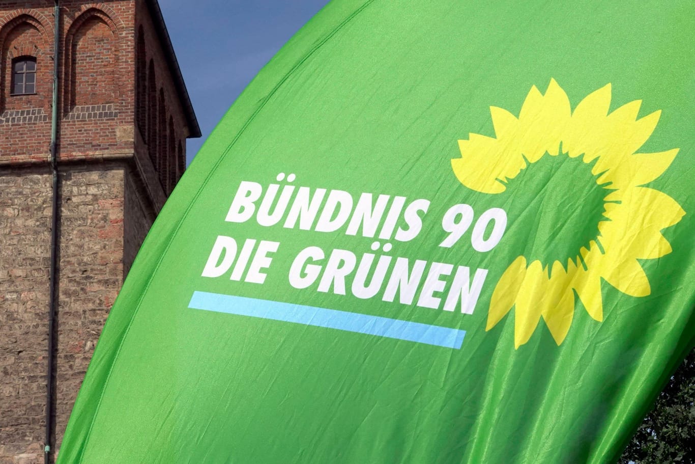 Wahlkampfstand der Grünen (Symbolbild): Die Polizei nahm nach dem Angriff zwei Jugendliche fest.