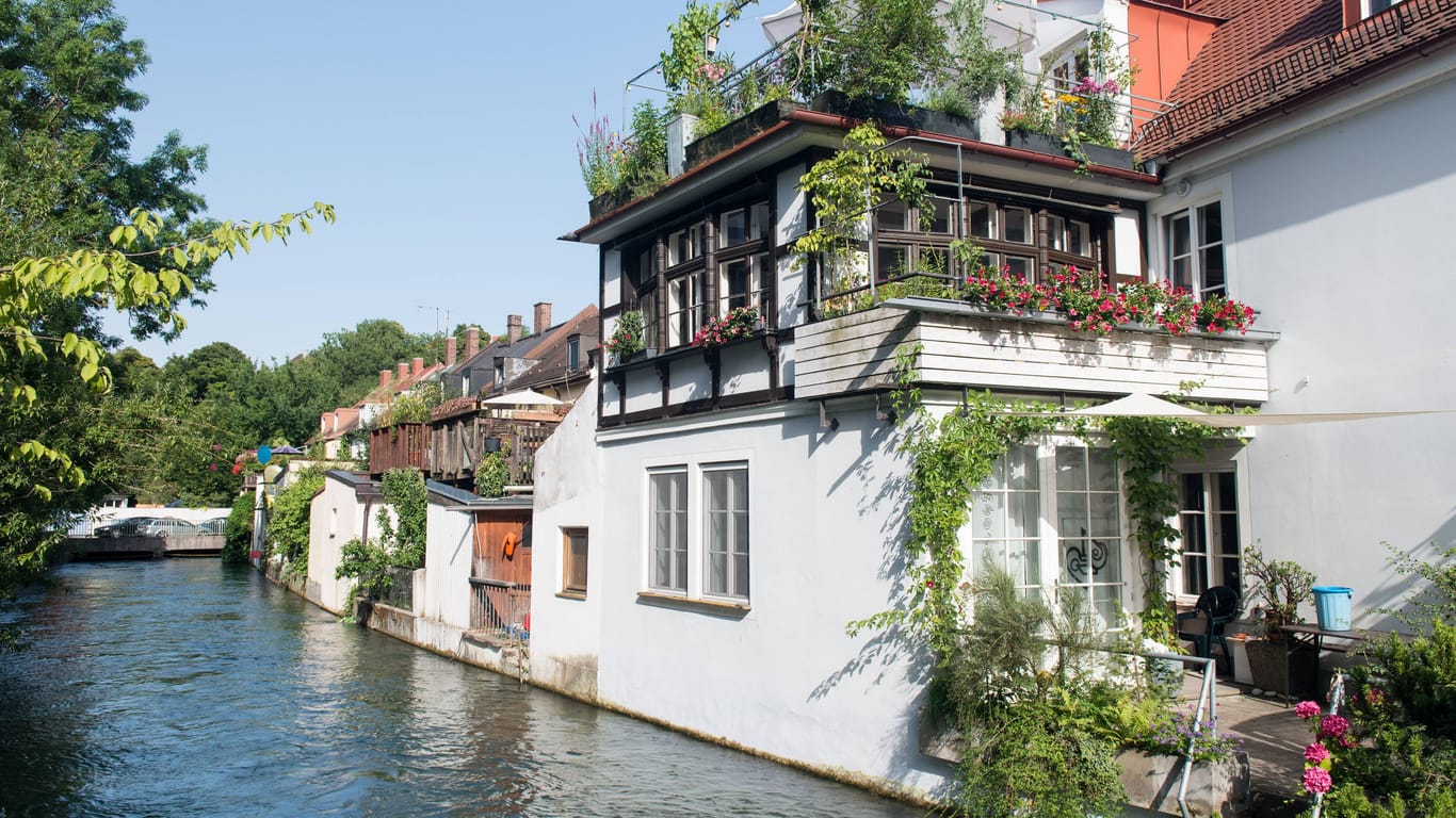 Der Auer Mühlbach in Untergiesing (Archivbild): Auch dieser Stadtbach war einst im Untergrund verschwunden.