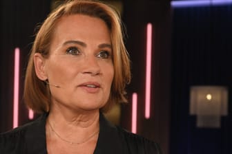 Jenny Jürgens: Die Schauspielerin hat mit einer Erkrankung zu kämpfen.